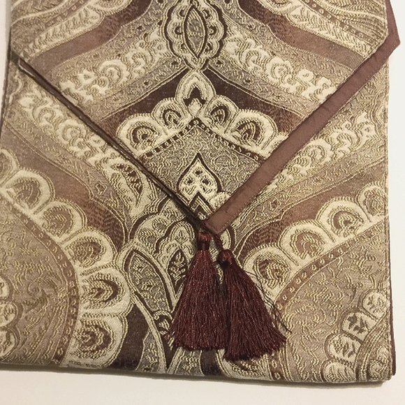 J. Queen New York™ Gianna 72-Inch Table Runner in Quartz - Picture 1 of 8